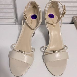 Nine West Cream Heels Size 8.5 Women with gold embellishment